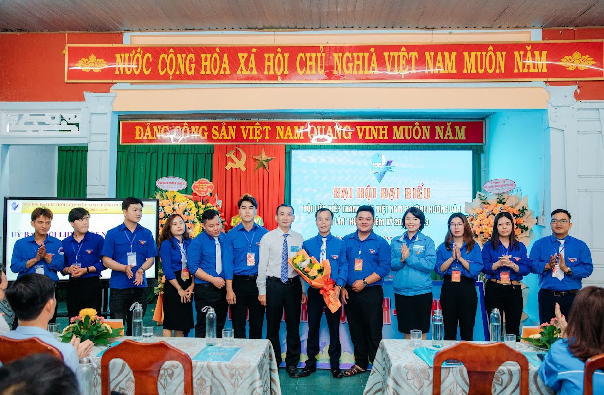 Ủy ban Hội LHTN Việt Nam phường khóa V ra mắt nhận nhiệm vụ